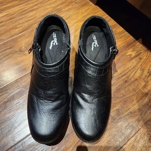 Easy Street Comfort Wave black wedge shoes